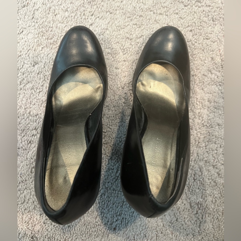Nine-west Keepers style black leather heel , previously loved/ W7M